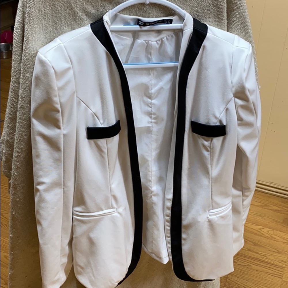 Women’s L white blazer